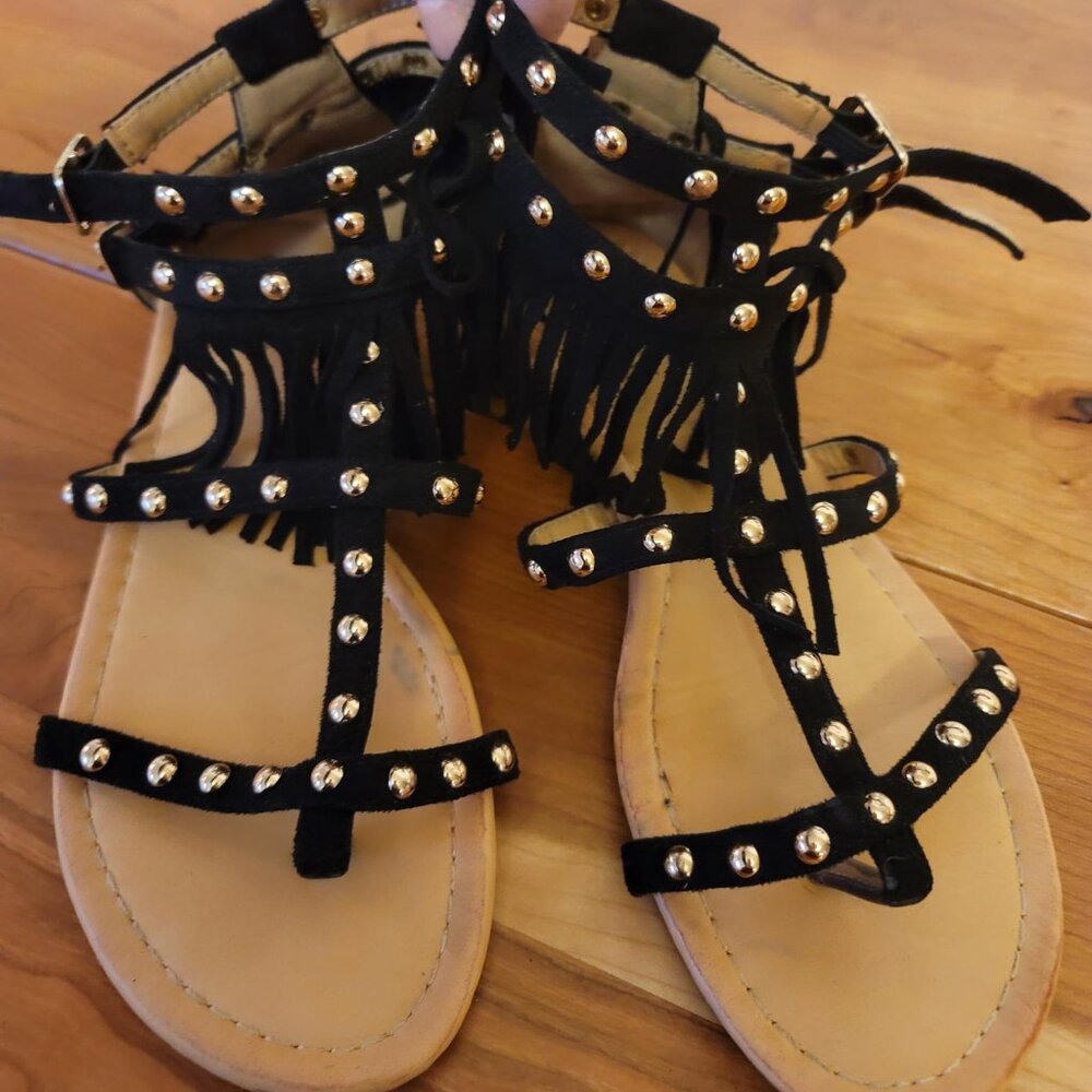 Gladiator sandal with studs and fringe, size 9